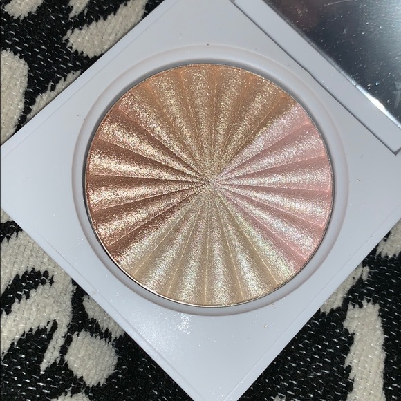OFRA- All of the lights highlighter - Picture 5 of 5
